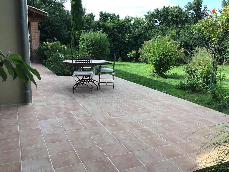 carrelage terre cuite grand format pour terrasse