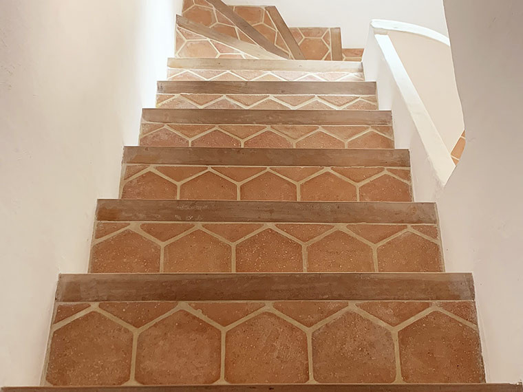 tomette hexagonale pour escalier 