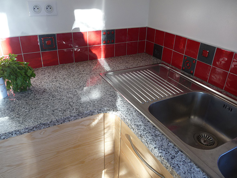 ceramique artisanale rouge vif