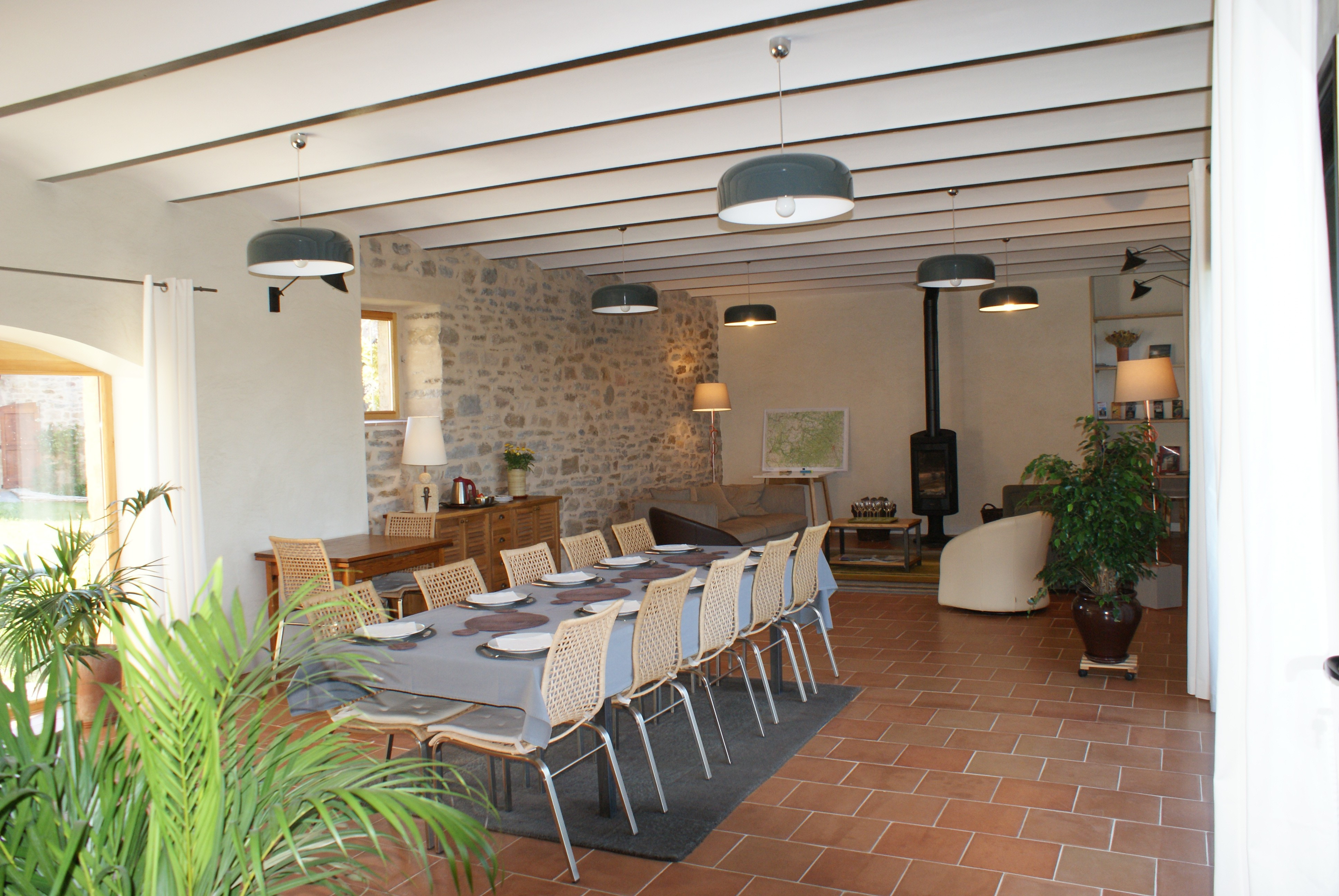 terres cuites carrelage lisse rouge rosé intérieur artisanal