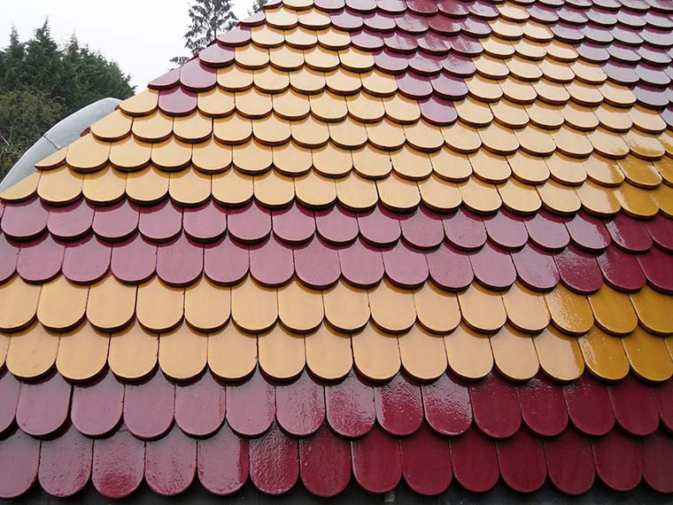 Hand-made glazed roof tiles