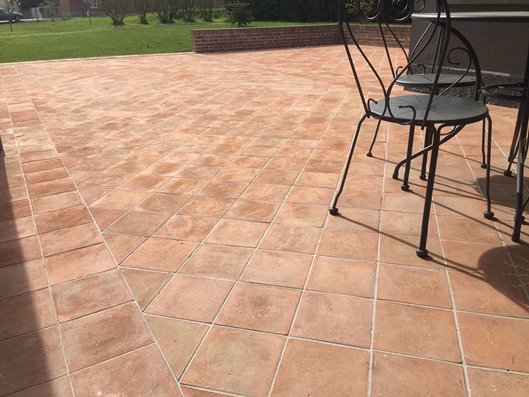 Carreaux 20 x 20 patiné main rosé extérieur