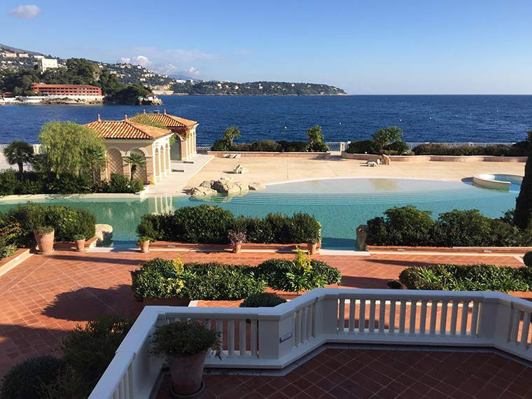 tour de piscine en terre cuite